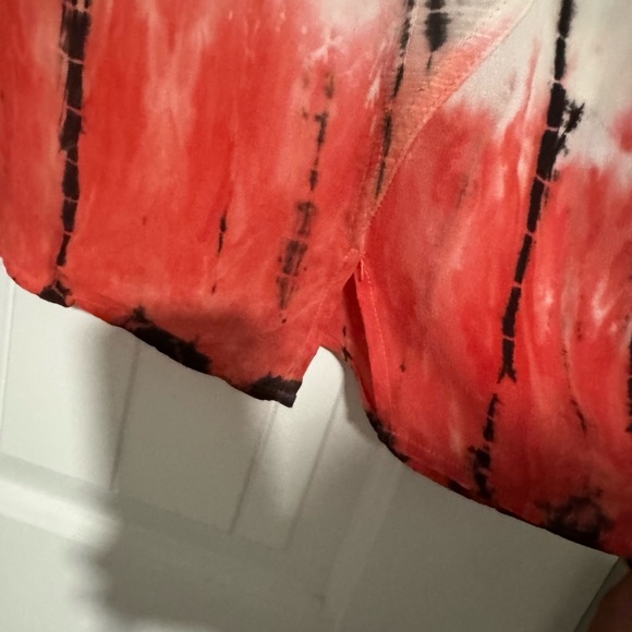 Tie-Dye V-Neck Top - Picture 4 of 4